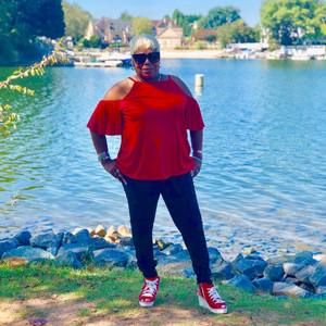 Meet your Posher, Angela